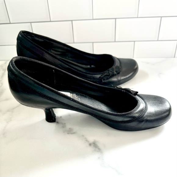 Steve Madden Black Leather High Heels - Picture 5 of 6